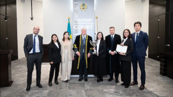 Фотография к новости: Қазақстандық студенттер АХҚО Сотындағы сот процесіне қатысты