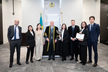 Фотография к новости: Қазақстандық студенттер АХҚО Сотындағы сот процесіне қатысты