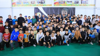 Фотография к новости: Елдос Сметов Қобда жұртшылығымен кездесті