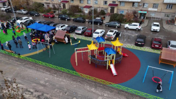 Фотография к новости: Астанада Республика күніне орай күрделі жөндеуден өткен аулалар салтанатты түрде ашылды