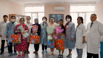 Фотография к новости: Республика күні Астанада 16 сәби дүниеге келді