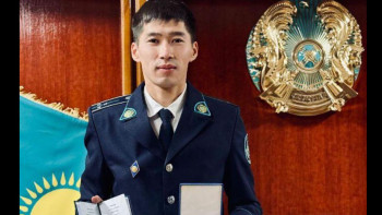 Фотография к новости: Екі адамды ажалдан арашалап қалған тәртіп сақшысы марапатталды