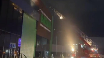 Фотография к новости: Атырауда ірі ойын-сауық орталығы өртеніп жатыр