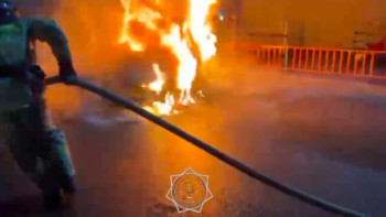 Фотография к новости: Елордалық өрт сөндірушілер жанып жатқан көлікті сөндірді