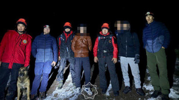 Фотография к новости: Құтқарушылар тауда адасқан жас туристерге көмектесті