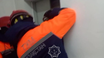 Фотография к новости: Елордада лифтіге қамалып қалған адамдар құтқарылды