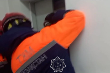 Фотография к новости: Елордада лифтіге қамалып қалған адамдар құтқарылды