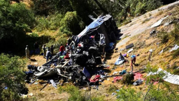 Фотография к новости: Мексикада автобус аударылып, ондаған адам қаза тапты