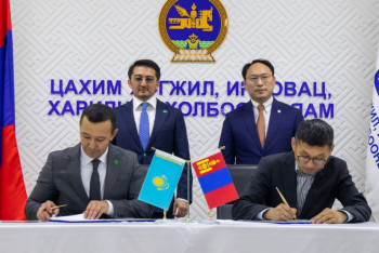 Фотография к новости: Тарихи келісім: Қазақстан тұңғыш рет экспортқа жер серігін шығарады