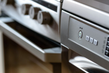 Фотография к новости: Министр елімізде жасалған тұрмыстық техниканы қайдан сатып алуға болатынын айтты