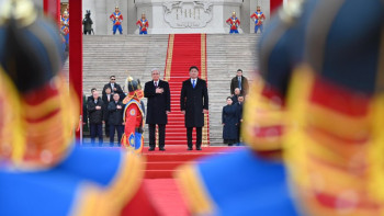 Фотография к новости: Моңғолияға барған Қасым-Жомарт Тоқаевты салтанатты түрде қарсы алды