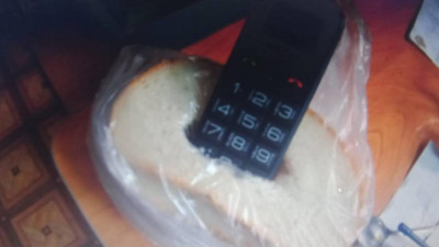 Қостанайда колонияға нанға салып ұялы телефон өткізбек болды