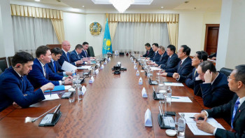 Фотография к новости: Роман Скляр көмір өндіретін қытайлық компанияның басшылығымен кездесті