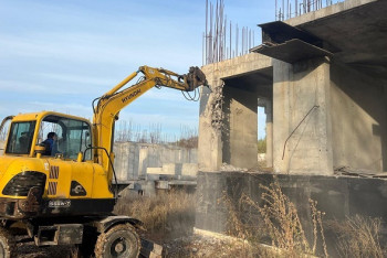 Фотография к новости: Алматыда салынып жатқан тұрғын үй кешені сүріле бастады