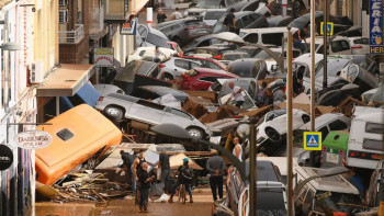 Фотография к новости: Испанияда наразы топ патшаға лай-батпақ лақтырды