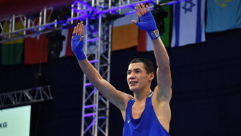 Фотография к новости: Бокс: Өнер Сейілхан әлем чемпионы атанды