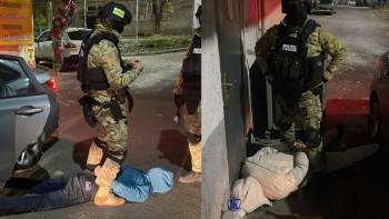 Фотография к новости: Алматыда полиция пәтер ұрыларын қылмыс орнында ұстады