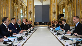 Фотография к новости: Мемлекет басшысы Франция Президентімен кеңейтілген құрамда келіссөз жүргізді