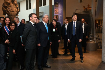 Фотография к новости: Қазақстан мен Франция президенттері Гиме азиялық өнер музейіне барды