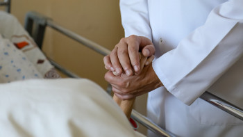 Фотография к новости: Ауыр созылмалы ауруға шалдыққандар үшін паллиативтік көмекке қолжетімділік артады