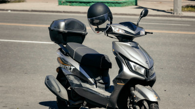 Алматыда мопед пен көлік соқтығысып, 25 жастағы қыз көз жұмды