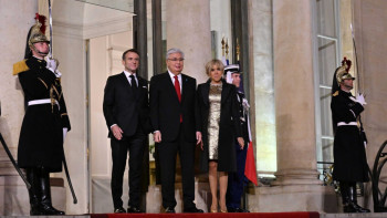 Фотография к новости: Тоқаев Франция Президентінің атынан ұйымдастырылған мемлекеттік қабылдауға қатысты