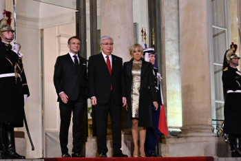 Фотография к новости: Тоқаев Франция Президентінің атынан ұйымдастырылған мемлекеттік қабылдауға қатысты