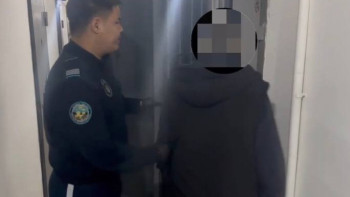 Фотография к новости: Таразда полицейлер жарылғыш зат туралы жалған ақпарат берген күдіктіні ұстады