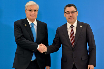 Фотография к новости: Тоқаевты Қырғызстан президенті қарсы алды