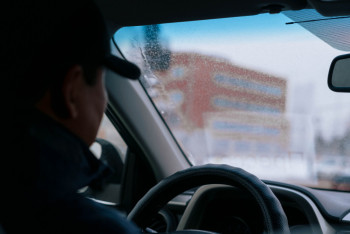 Фотография к новости: Түркістан облысында полицейлер 16 млн теңге қарызы бар жүргізушіні анықтады