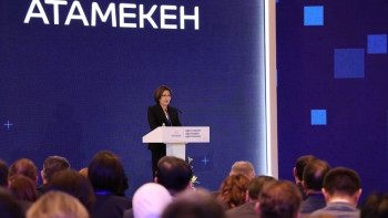 Фотография к новости: Жүн өңдеп, 10 млн теңге табыс тауып отыр