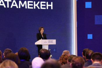 Фотография к новости: Жүн өңдеп, 10 млн теңге табыс тауып отыр