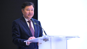 Фотография к новости: Жақып Асанов болашақ менеджерлерге табысқа жетудің кілтін айтты