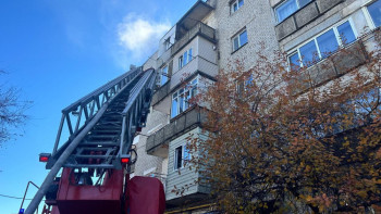 Фотография к новости: ТЖМ құтқарушылары өрт кезінде 18 адамды эвакуациялады