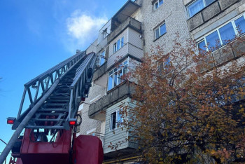 Фотография к новости: ТЖМ құтқарушылары өрт кезінде 18 адамды эвакуациялады