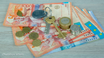 Фотография к новости: Алаяқ мүгедек әйелдің 2 бөлмелі пәтерін сатып жіберген