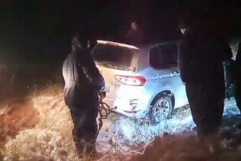 Фотография к новости: Құтқарушылар Қытай азаматтарын қар құрсауынан босатты