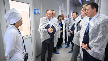 Фотография к новости: Сенаторлар ветеринариялық зертханалардың жұмысымен танысты