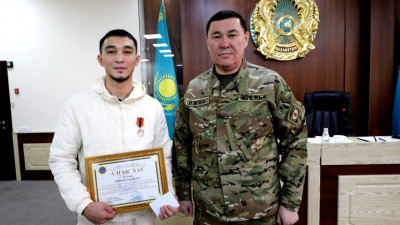 Алматыда суға батқан баланы құтқарған азамат марапатталды