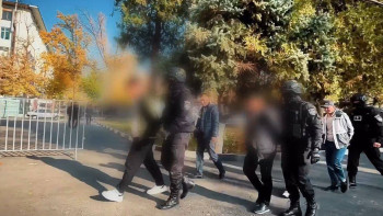 Фотография к новости: Шымкенттіктерге жоқ брендтік заттарды млн теңгеге сатқан алаяқтар ұсталды