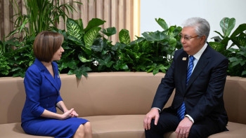 Фотография к новости: Мемлекет басшысы Молдова Президенті Майя Сандумен кездесті