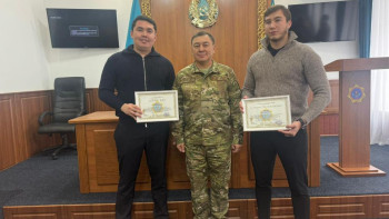 Фотография к новости: Суға батқан балаларды құтқарған азаматтар марапатталды