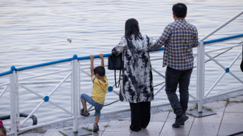 Фотография к новости: Қазақстандықтардың төрттен үш бөлігі 33 жыл ішінде отбасында болған өзгерістерді оң бағалайды