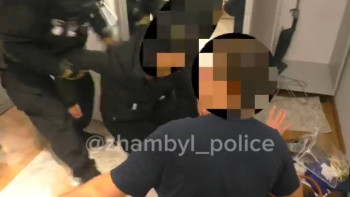 Фотография к новости: Жамбыл облысында полицейлер қылмыстық топтың жолын кесті