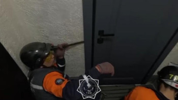 Фотография к новости: Семейде ата-анасы үйге қамап кеткен балалар құтқарылды