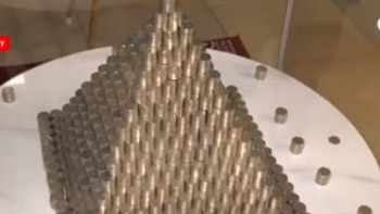 Фотография к новости: Алматыда оқушылар құрастырған теңге пирамидасы КИнЭС рекордтар кітабына енді