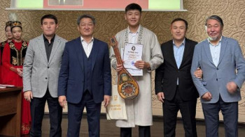 Фотография к новости: Ж. Елебеков атындағы дәстүрлі әншілер байқауы мәресіне жетті