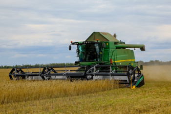 Фотография к новости: Бүгін – ауыл шаруашылығы, тамақ және қайта өңдеу өнеркәсібі қызметкерлерінің күні