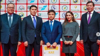 Фотография к новости: Абиба Әбужақынова Қазақстан Республикасының еңбек сіңірген спорт шебері атанды