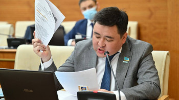 Фотография к новости: "Баласы барын дәлелдеп жүгірмеуі керек". Депутат көпбалалы аналар мәселесін көтерді